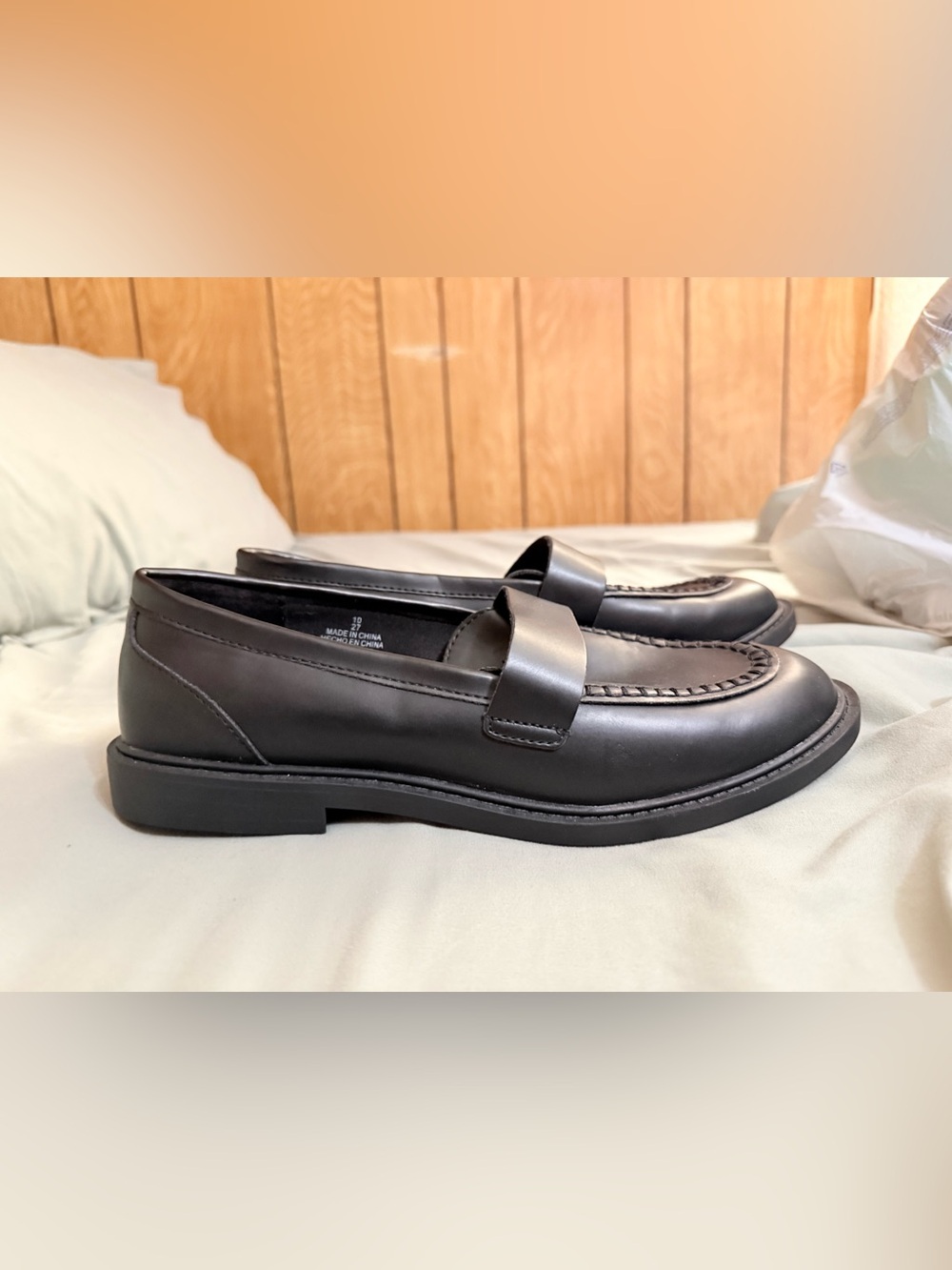 Old Navy Black Womenās Penny Loafers
